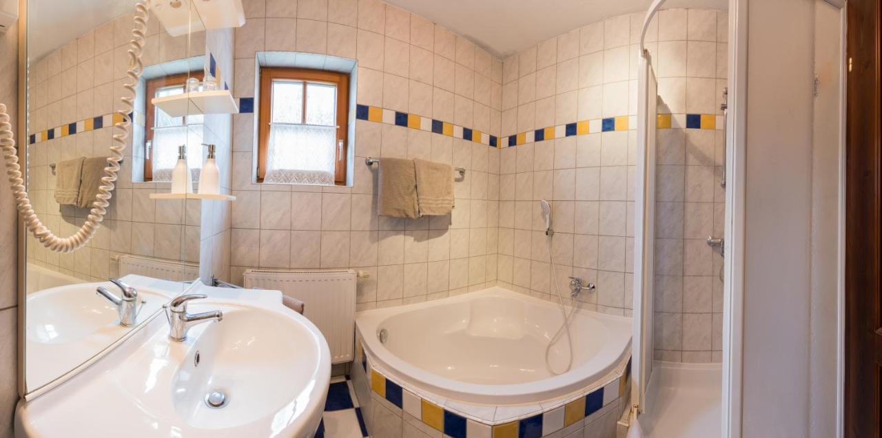 Mosthaeusl Wernstein am Inn Buitenkant foto